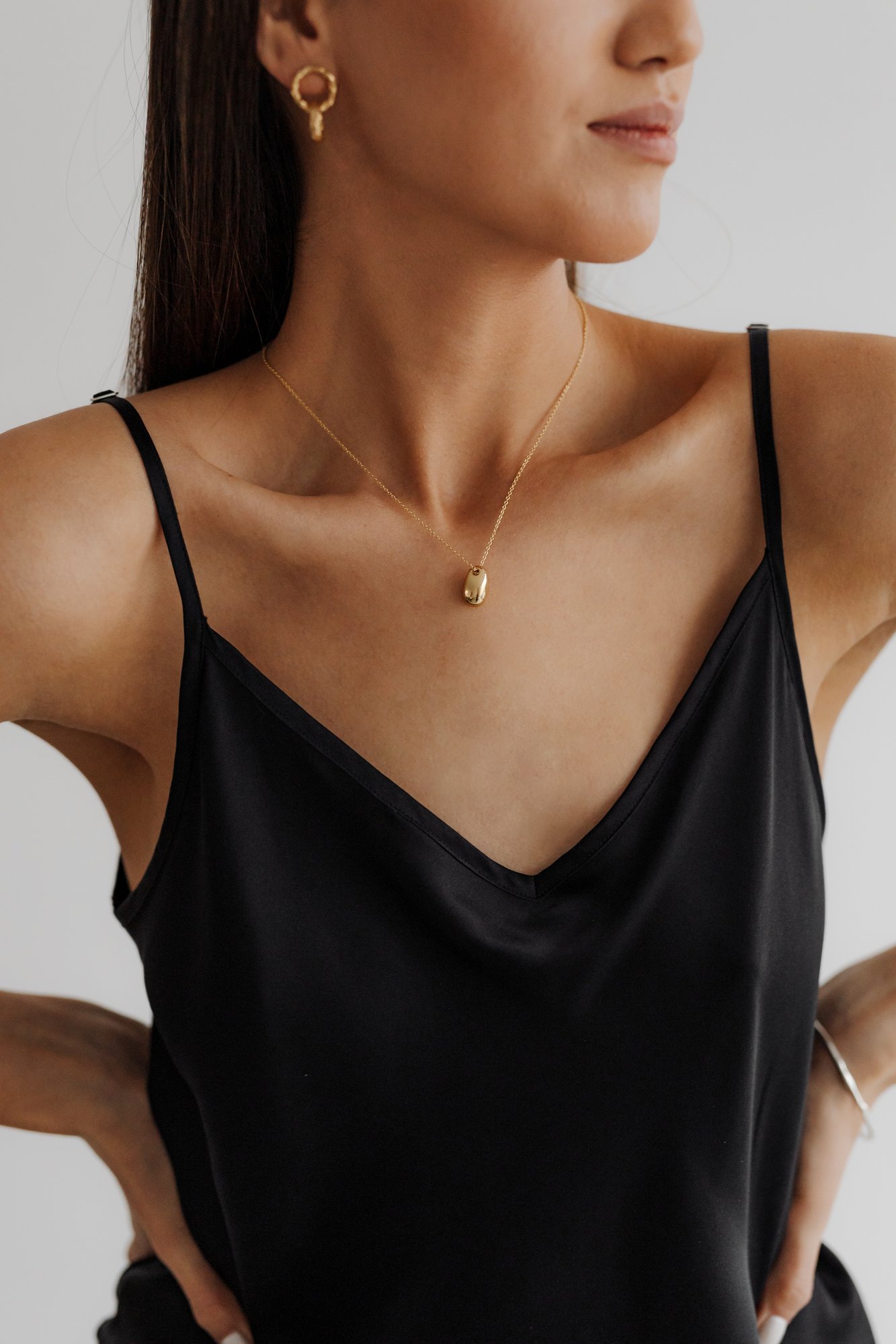 kaboompics_chic-minimalism-black-fashion-accessories-dark-aesthetics-36901 kaboompics_chic-minimalism-black-fashion-accessories-dark-aesthetics-36901